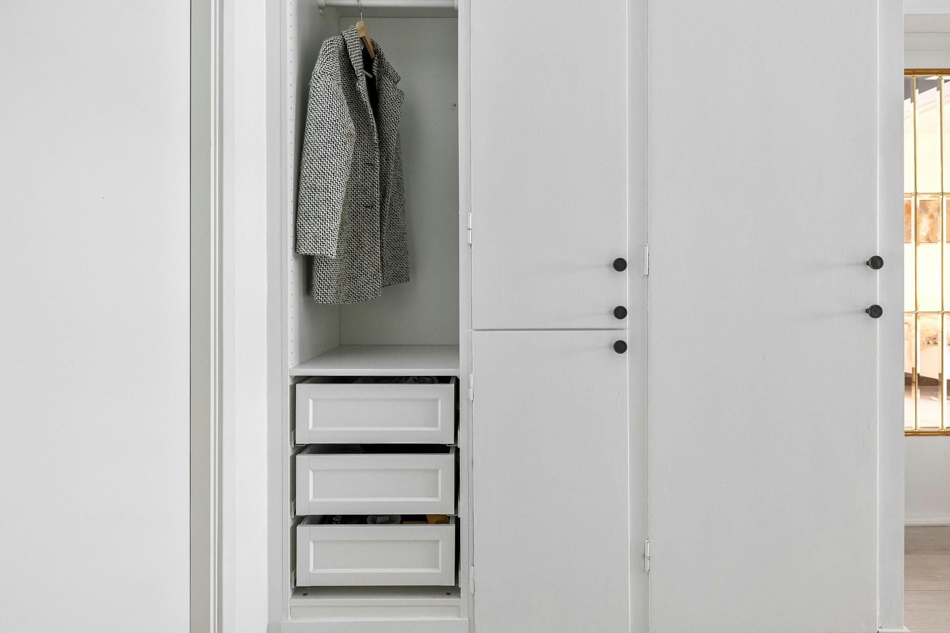 Built In Wardrobes Surrey