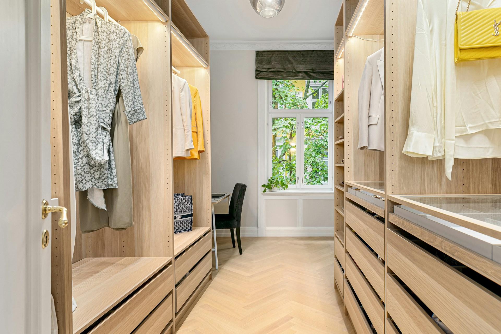 custom built-in furniture London