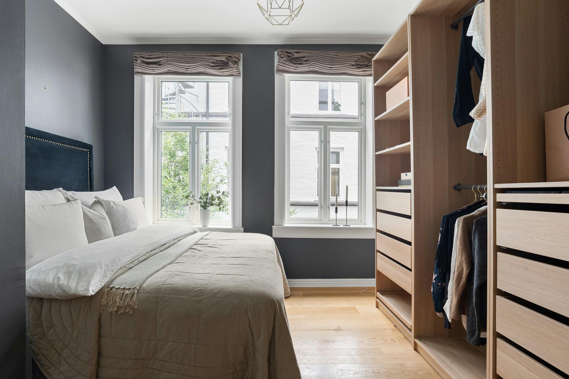 fitted wardrobes for large bedrooms surrey